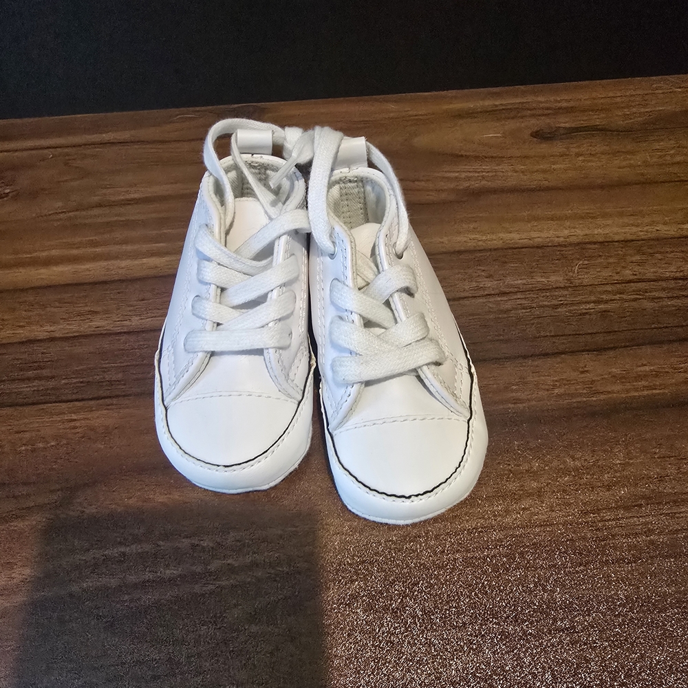 Converse All Star Infant Crib Shoes – Size 2 (White Leather) - Picture 2 of 4